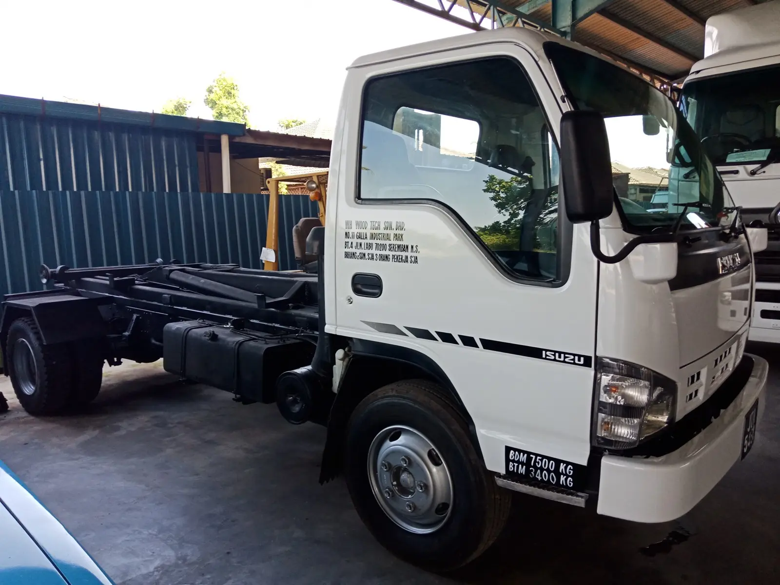Cab chassis